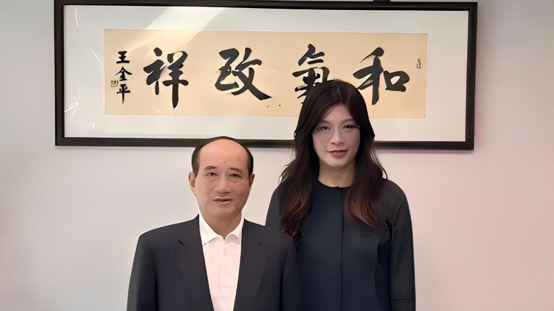 开云体育-国民党内讧，前高层冲闯党部斥责郑丽文：你不配当主席，是个卒子